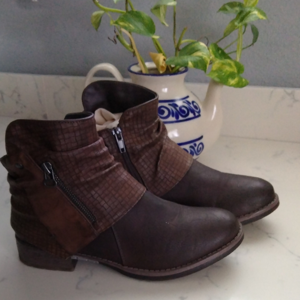 PATRIZIA BY SPRING STEP ANKLE BOOTS WOMEN'S